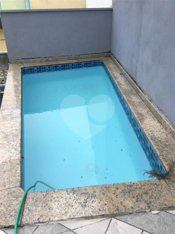 Lindo sobrado em condominio fechado 