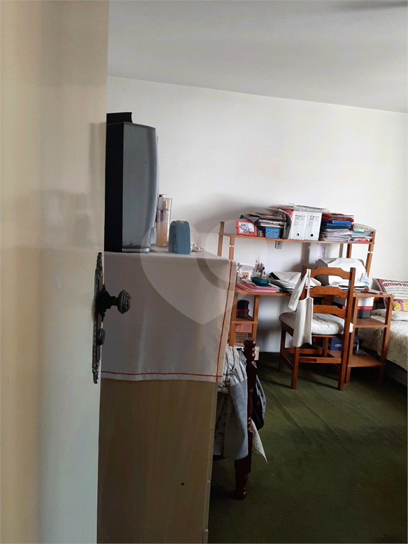 Apartamento com 112m2 de área construída com 2 quartos, 2 banheiros, 1 sala e 1 vaga de garagem