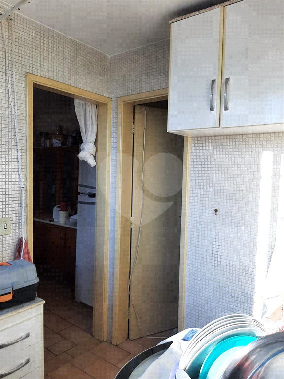 Apartamento com 112m2 de área construída com 2 quartos, 2 banheiros, 1 sala e 1 vaga de garagem