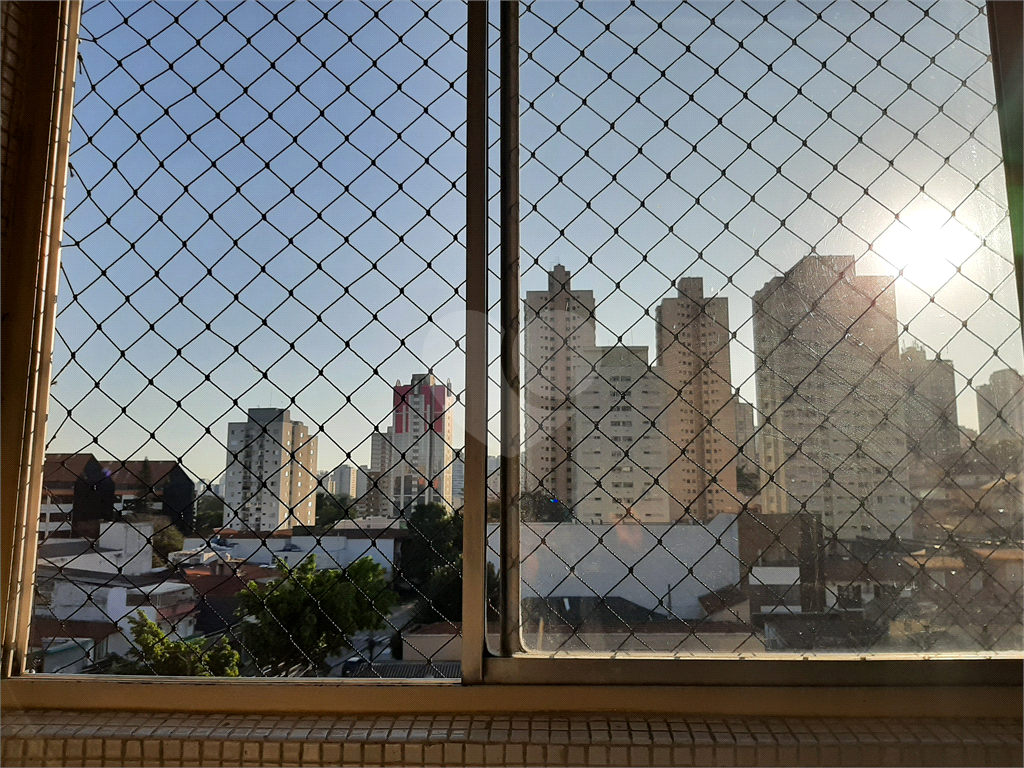 Apartamento com 112m2 de área construída com 2 quartos, 2 banheiros, 1 sala e 1 vaga de garagem