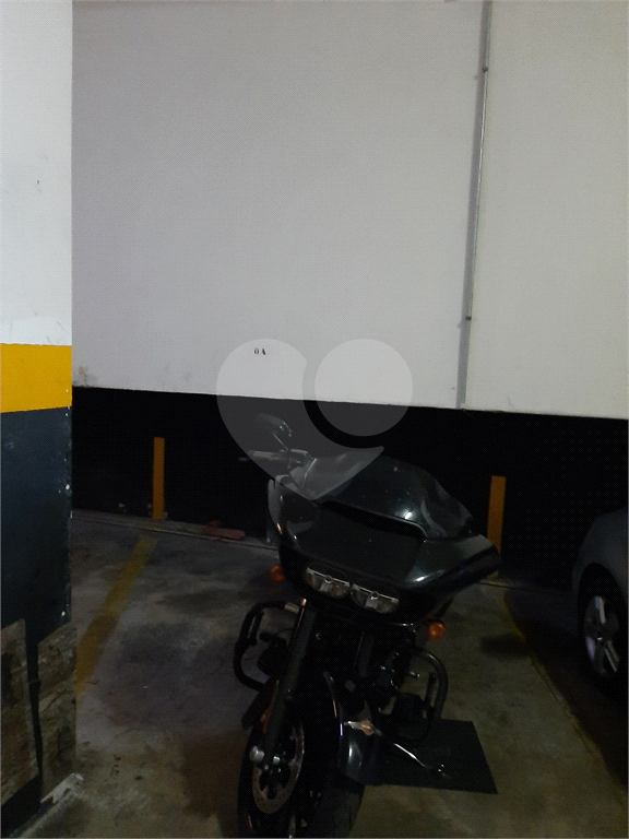 Apartamento com 112m2 de área construída com 2 quartos, 2 banheiros, 1 sala e 1 vaga de garagem