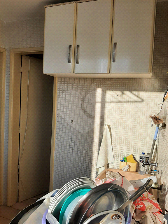 Apartamento com 112m2 de área construída com 2 quartos, 2 banheiros, 1 sala e 1 vaga de garagem