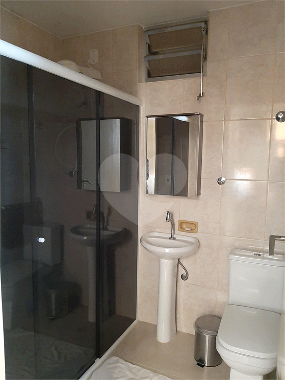 Apartamento com 112m2 de área construída com 2 quartos, 2 banheiros, 1 sala e 1 vaga de garagem