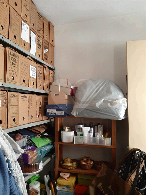 Apartamento com 112m2 de área construída com 2 quartos, 2 banheiros, 1 sala e 1 vaga de garagem