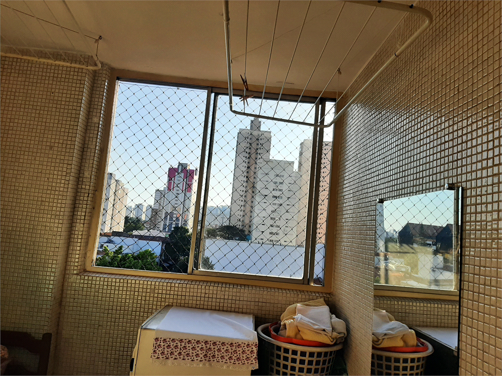 Apartamento com 112m2 de área construída com 2 quartos, 2 banheiros, 1 sala e 1 vaga de garagem