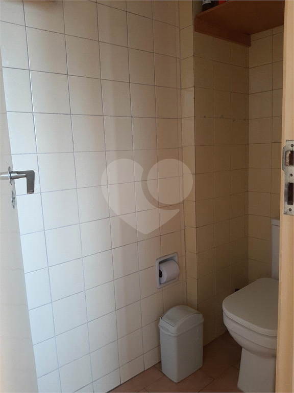 Apartamento com 112m2 de área construída com 2 quartos, 2 banheiros, 1 sala e 1 vaga de garagem