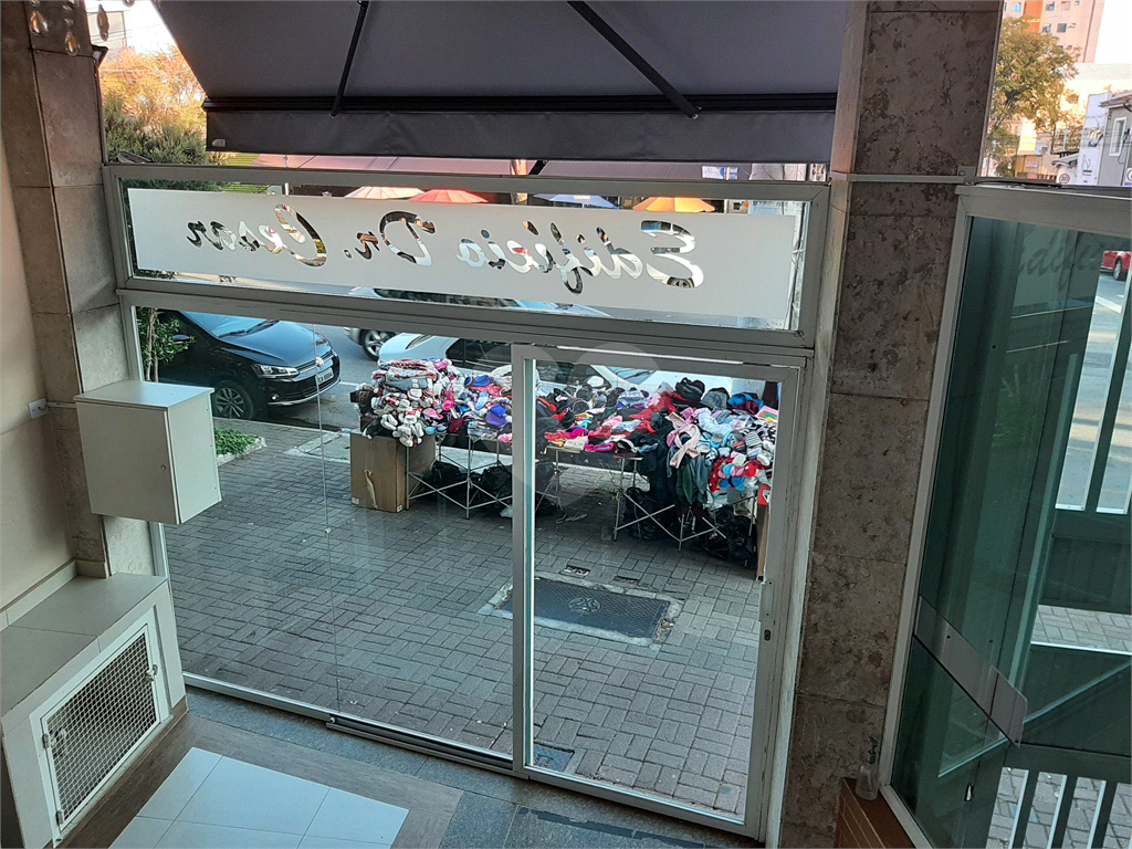 Apartamento com 112m2 de área construída com 2 quartos, 2 banheiros, 1 sala e 1 vaga de garagem