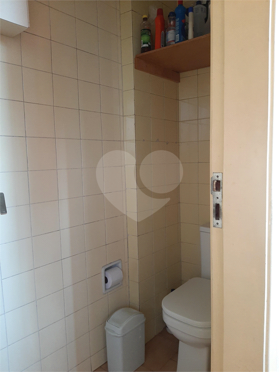 Apartamento com 112m2 de área construída com 2 quartos, 2 banheiros, 1 sala e 1 vaga de garagem