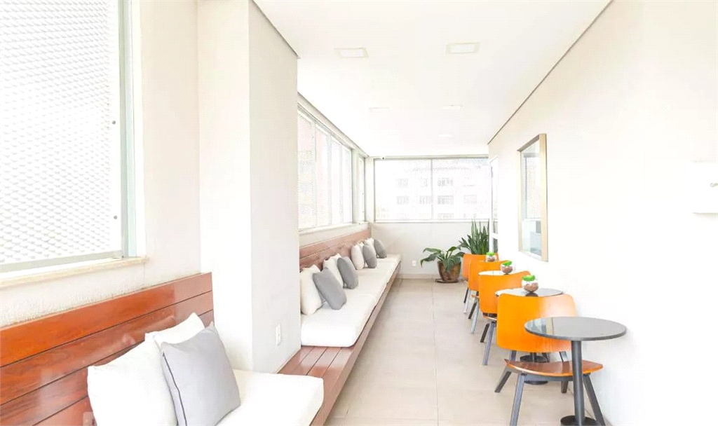 APARTAMENTO em CENTRO