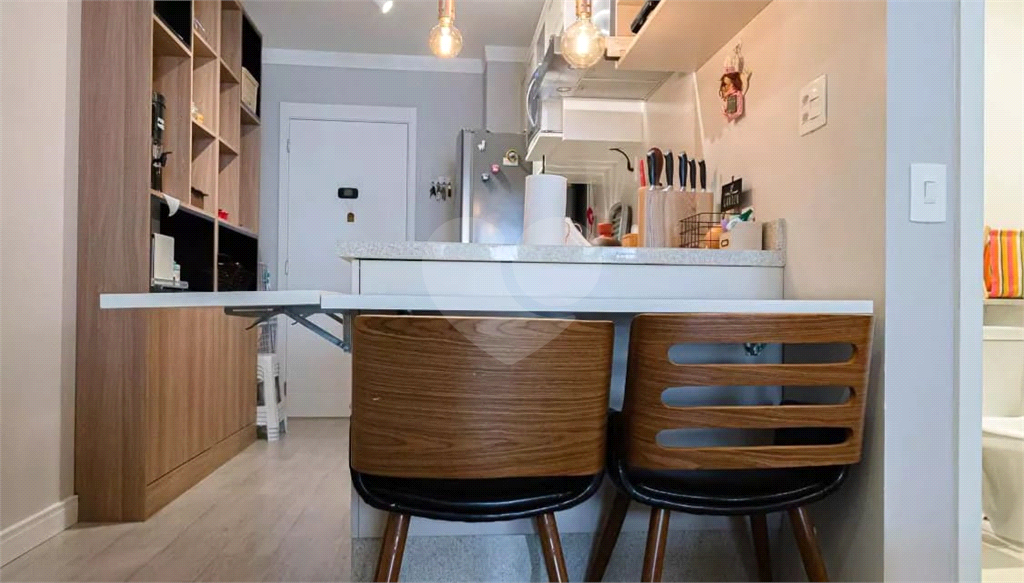 APARTAMENTO em CENTRO
