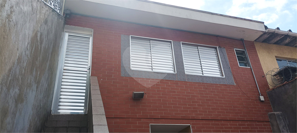 VENDE-SE SOBRADO COM 3 DORM, 1 SUITE, EDICULA COM 2 APARTAMENTOS E DUAS VAGAS NA PEDRO BUENO