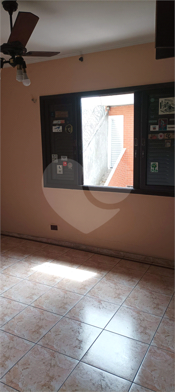 VENDE-SE SOBRADO COM 3 DORM, 1 SUITE, EDICULA COM 2 APARTAMENTOS E DUAS VAGAS NA PEDRO BUENO