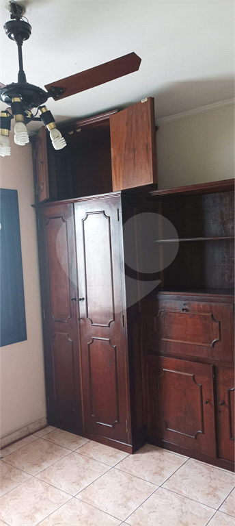 VENDE-SE SOBRADO COM 3 DORM, 1 SUITE, EDICULA COM 2 APARTAMENTOS E DUAS VAGAS NA PEDRO BUENO