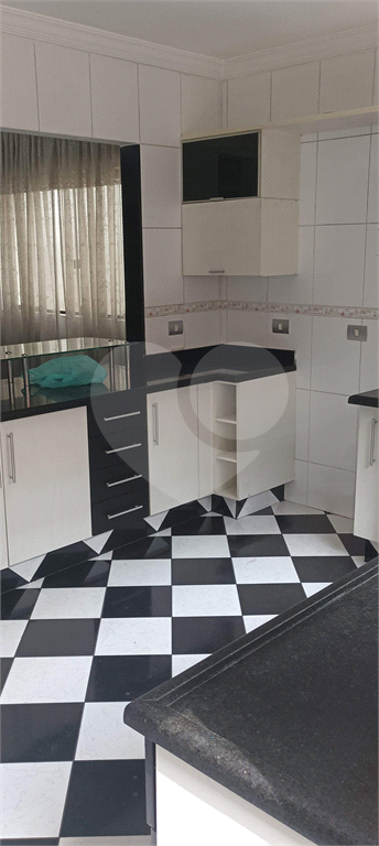 VENDE-SE SOBRADO COM 3 DORM, 1 SUITE, EDICULA COM 2 APARTAMENTOS E DUAS VAGAS NA PEDRO BUENO