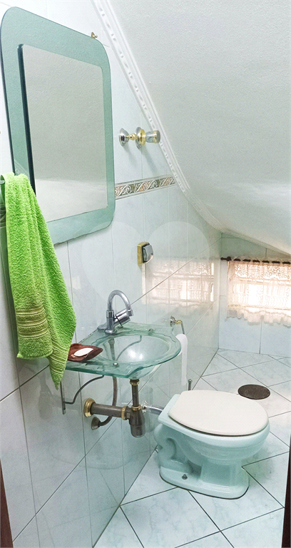 VENDE-SE SOBRADO COM 3 DORM, 1 SUITE, EDICULA COM 2 APARTAMENTOS E DUAS VAGAS NA PEDRO BUENO