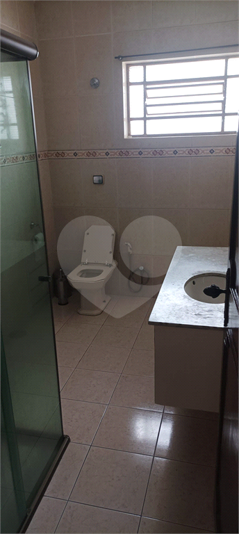 VENDE-SE SOBRADO COM 3 DORM, 1 SUITE, EDICULA COM 2 APARTAMENTOS E DUAS VAGAS NA PEDRO BUENO