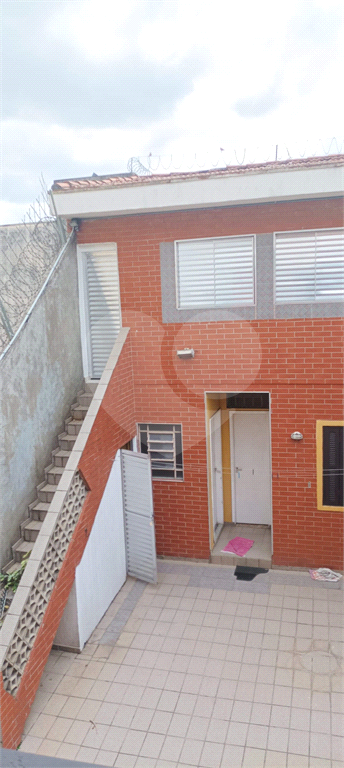 VENDE-SE SOBRADO COM 3 DORM, 1 SUITE, EDICULA COM 2 APARTAMENTOS E DUAS VAGAS NA PEDRO BUENO