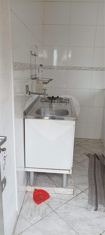 VENDE-SE SOBRADO COM 3 DORM, 1 SUITE, EDICULA COM 2 APARTAMENTOS E DUAS VAGAS NA PEDRO BUENO