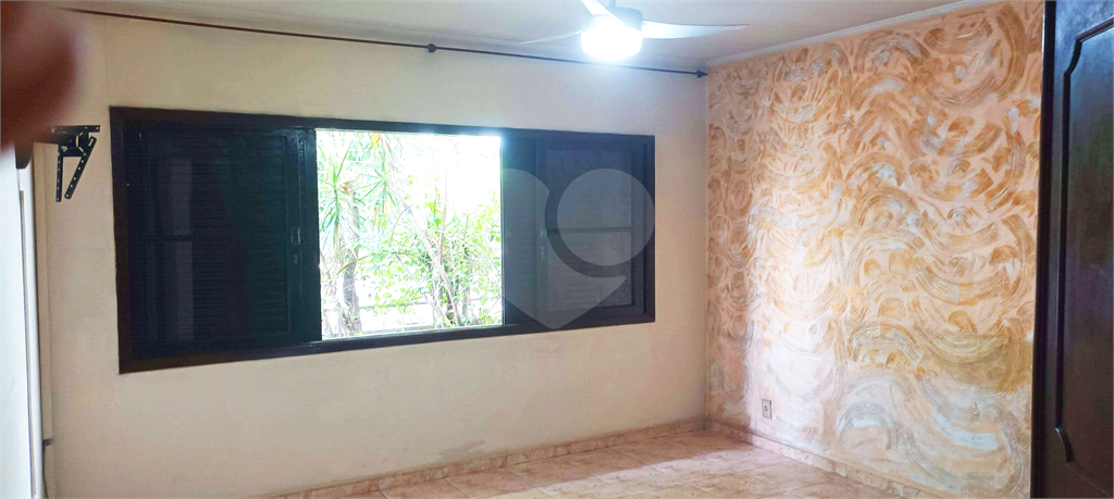 VENDE-SE SOBRADO COM 3 DORM, 1 SUITE, EDICULA COM 2 APARTAMENTOS E DUAS VAGAS NA PEDRO BUENO