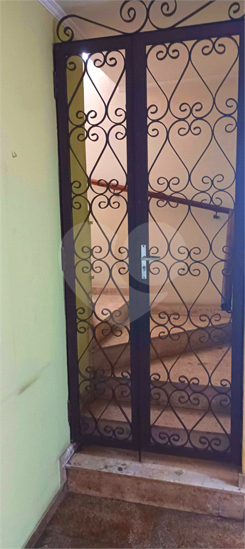 VENDE-SE SOBRADO COM 3 DORM, 1 SUITE, EDICULA COM 2 APARTAMENTOS E DUAS VAGAS NA PEDRO BUENO