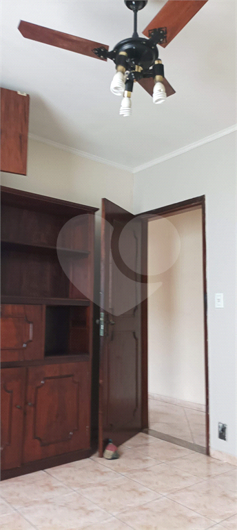 VENDE-SE SOBRADO COM 3 DORM, 1 SUITE, EDICULA COM 2 APARTAMENTOS E DUAS VAGAS NA PEDRO BUENO