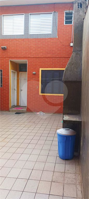 VENDE-SE SOBRADO COM 3 DORM, 1 SUITE, EDICULA COM 2 APARTAMENTOS E DUAS VAGAS NA PEDRO BUENO