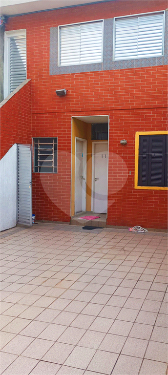 VENDE-SE SOBRADO COM 3 DORM, 1 SUITE, EDICULA COM 2 APARTAMENTOS E DUAS VAGAS NA PEDRO BUENO