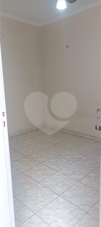 VENDE-SE SOBRADO COM 3 DORM, 1 SUITE, EDICULA COM 2 APARTAMENTOS E DUAS VAGAS NA PEDRO BUENO