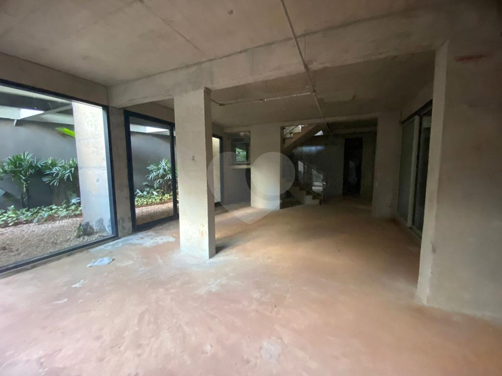 LOJA em PINHEIROS