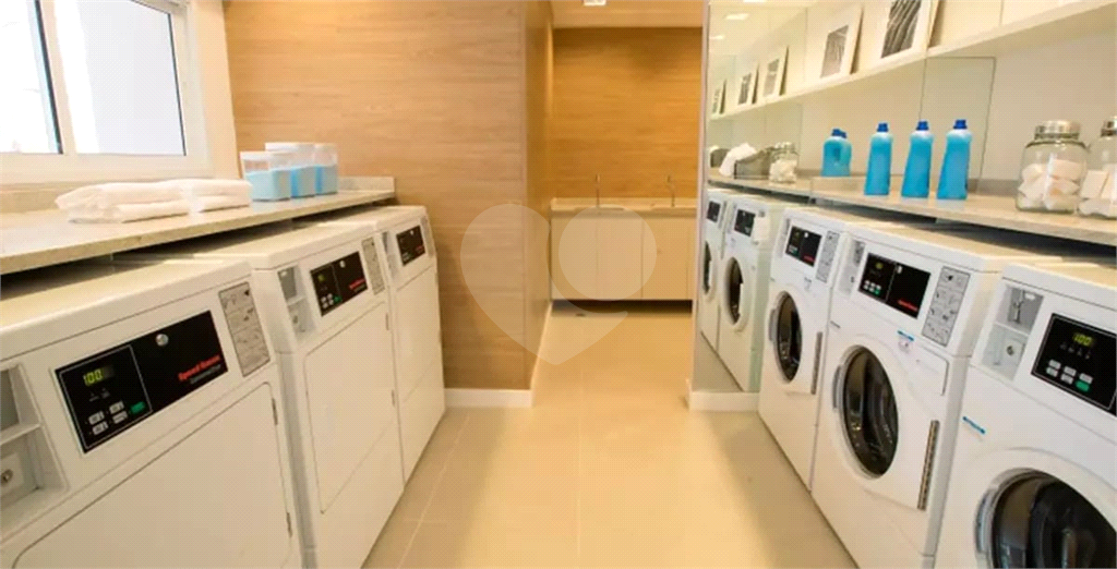 Apartamento com 35m 1 dorm 1 suite varanda sala cozinha banheiro e 1 vaga de garagem
