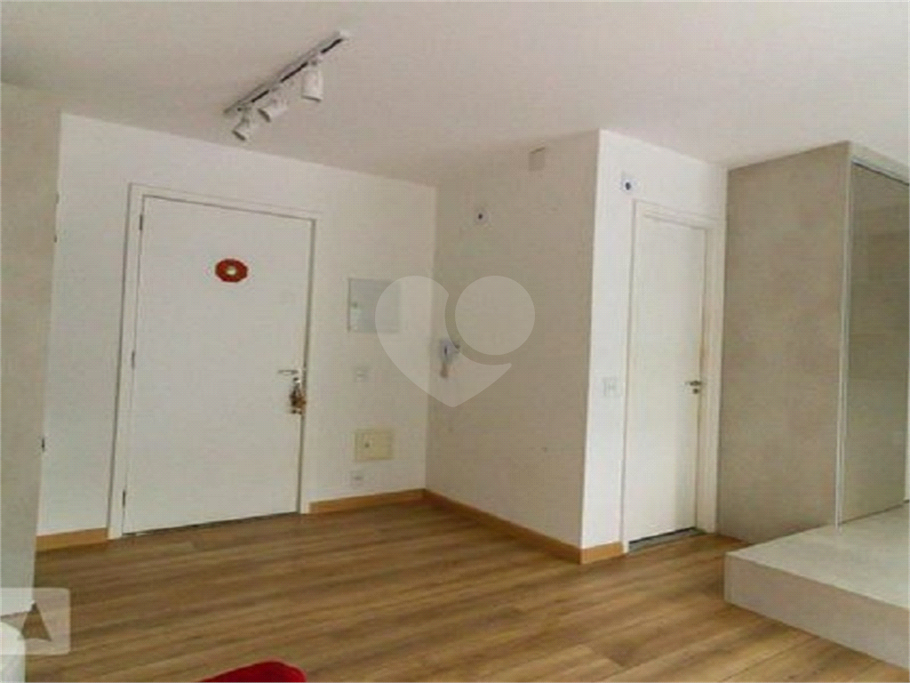 Apartamento com 35m 1 dorm 1 suite varanda sala cozinha banheiro e 1 vaga de garagem