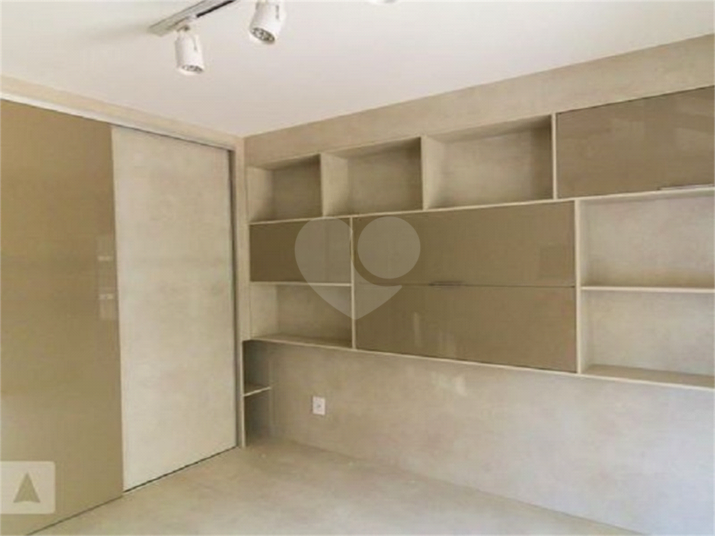 Apartamento com 35m 1 dorm 1 suite varanda sala cozinha banheiro e 1 vaga de garagem