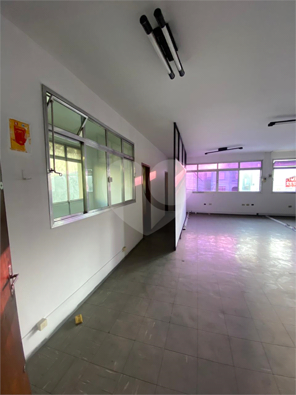 Predio comercial a venda e locação, 474m2, Fachada ativa com vagas, estacionamento. Água Fria