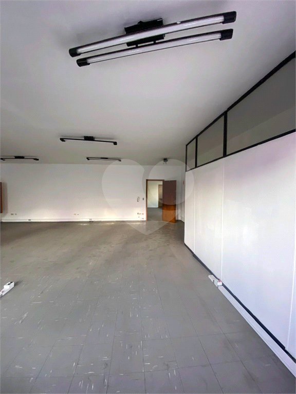 Predio comercial a venda e locação, 474m2, Fachada ativa com vagas, estacionamento. Água Fria