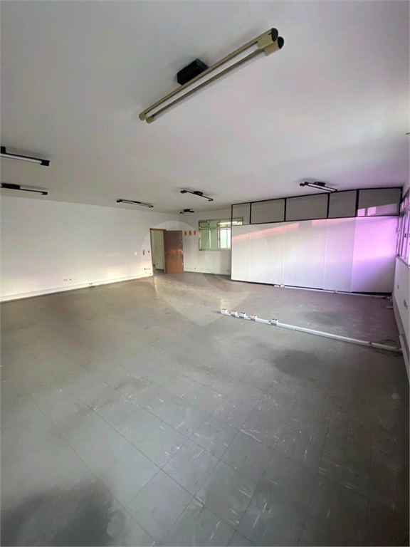 Predio comercial a venda e locação, 474m2, Fachada ativa com vagas, estacionamento. Água Fria