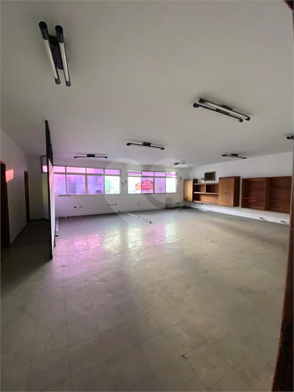 Predio comercial a venda e locação, 474m2, Fachada ativa com vagas, estacionamento. Água Fria