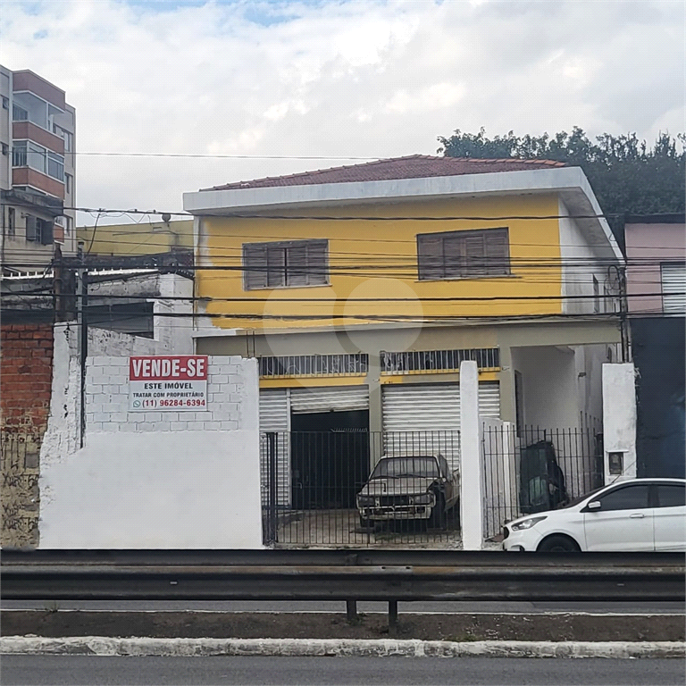 Casa sobrado a venda no Bairro Campo Grande.