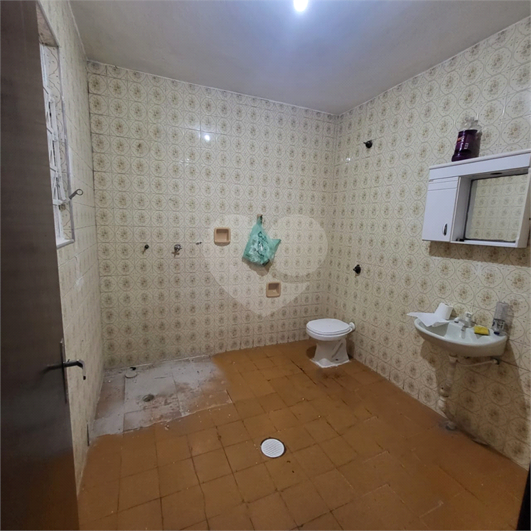 Casa sobrado a venda no Bairro Campo Grande.