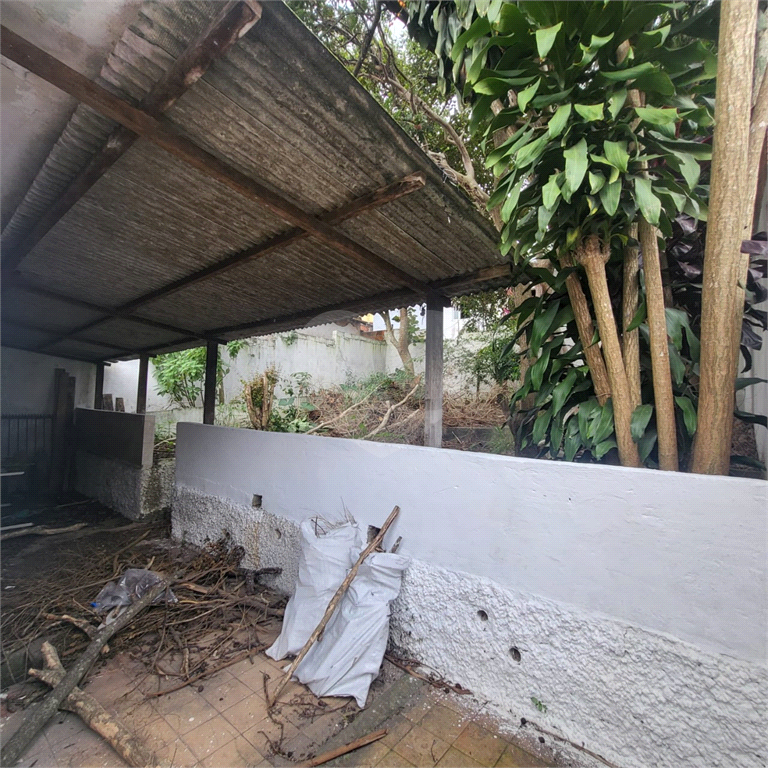 Casa sobrado a venda no Bairro Campo Grande.