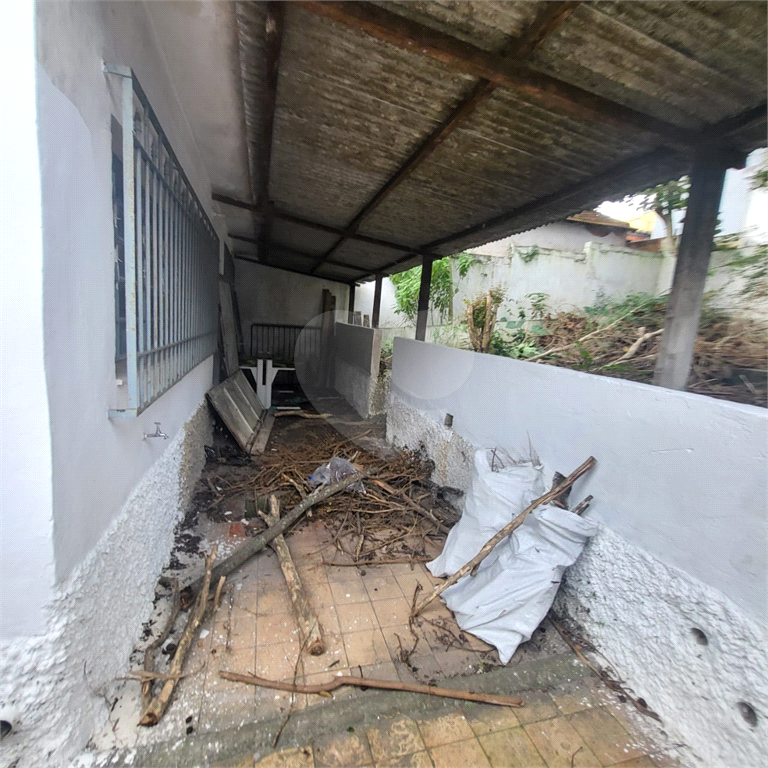 Casa sobrado a venda no Bairro Campo Grande.