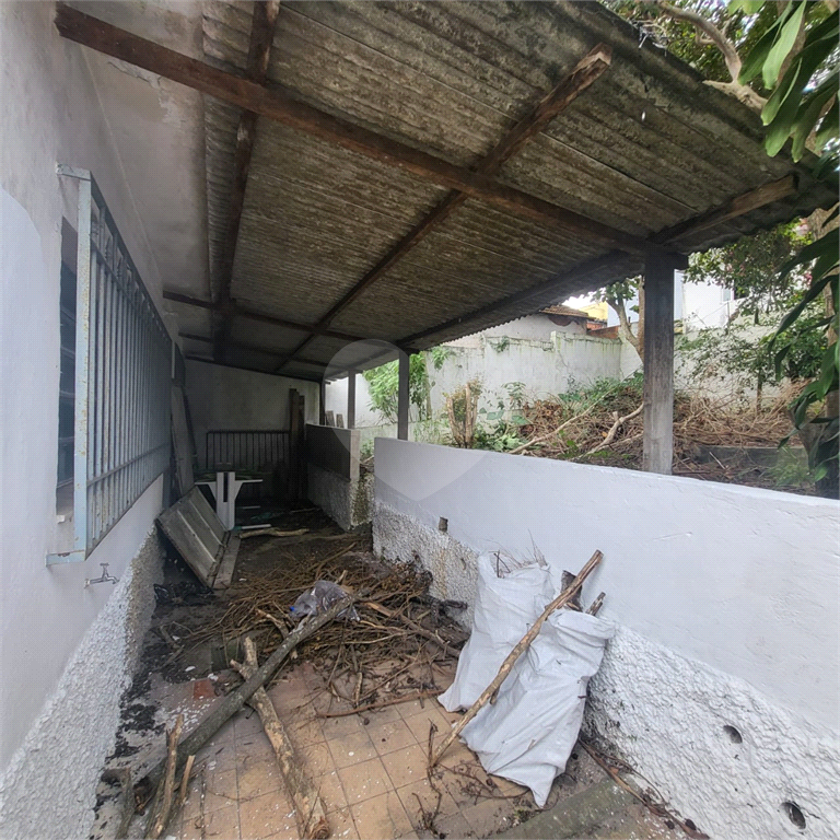 Casa sobrado a venda no Bairro Campo Grande.