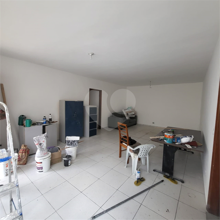 Casa sobrado a venda no Bairro Campo Grande.