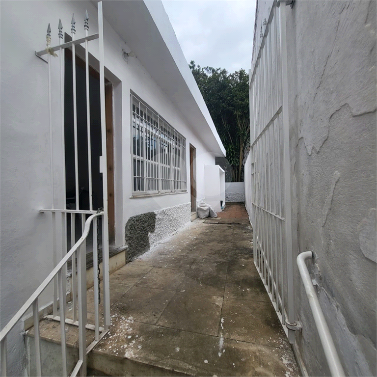 Casa sobrado a venda no Bairro Campo Grande.