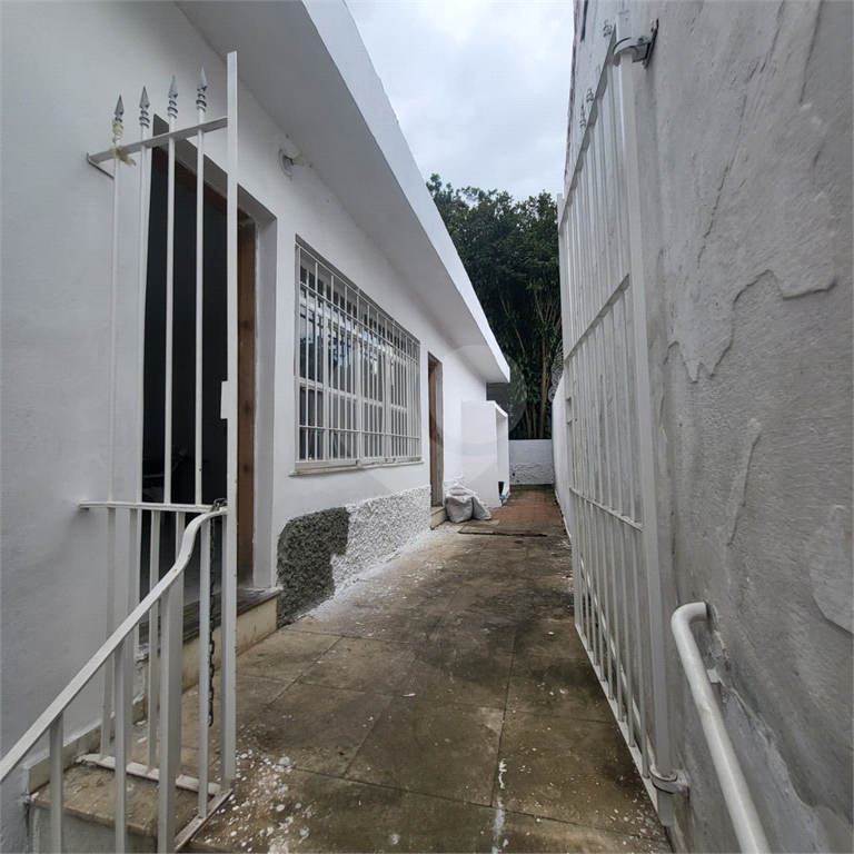 Casa sobrado a venda no Bairro Campo Grande.