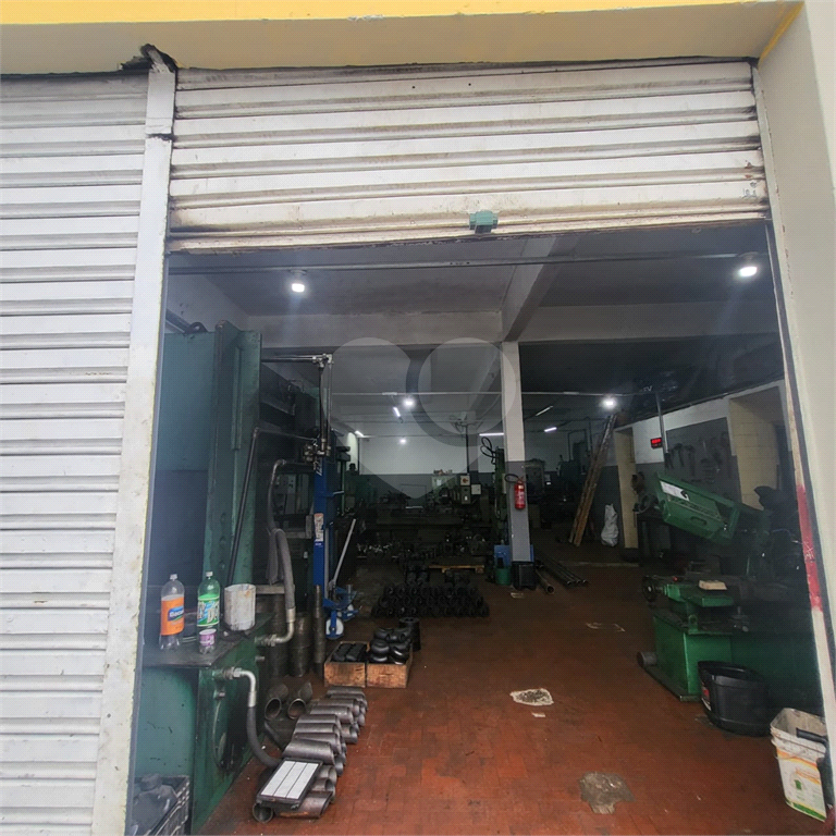Casa sobrado a venda no Bairro Campo Grande.