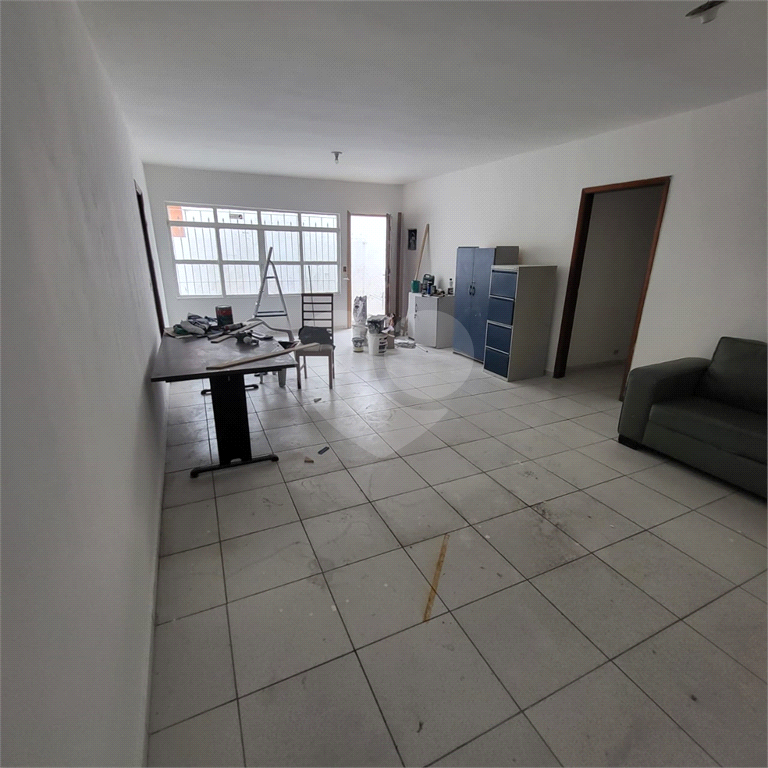 Casa sobrado a venda no Bairro Campo Grande.