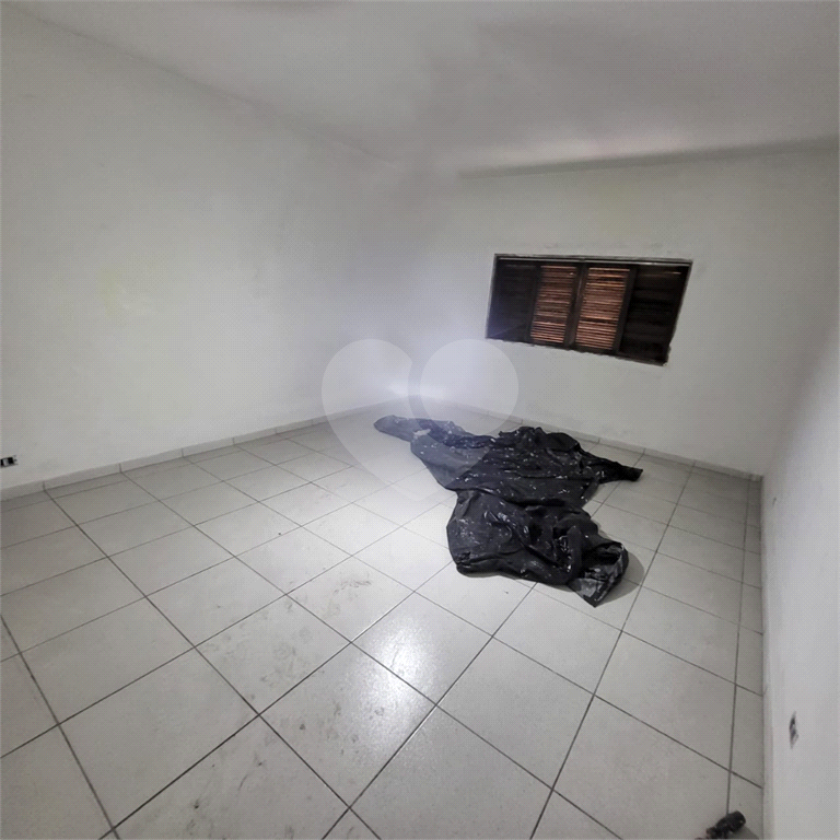 Casa sobrado a venda no Bairro Campo Grande.