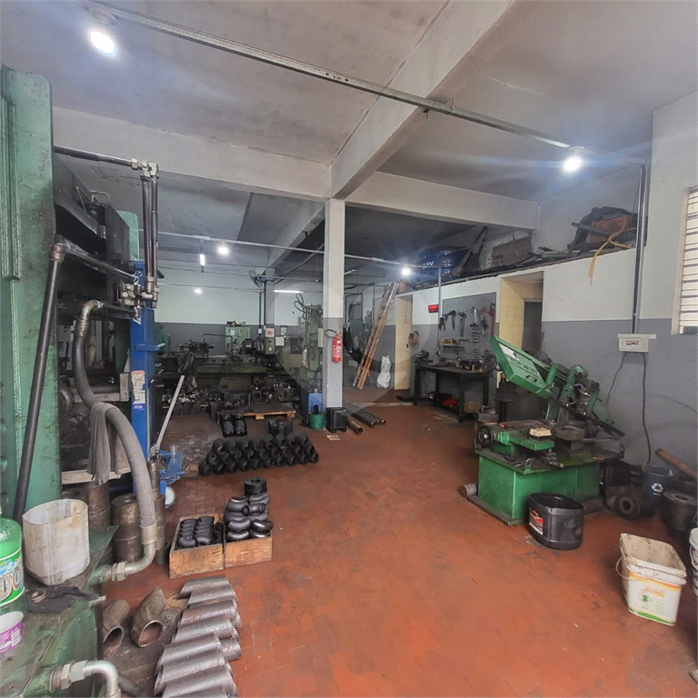 Casa sobrado a venda no Bairro Campo Grande.