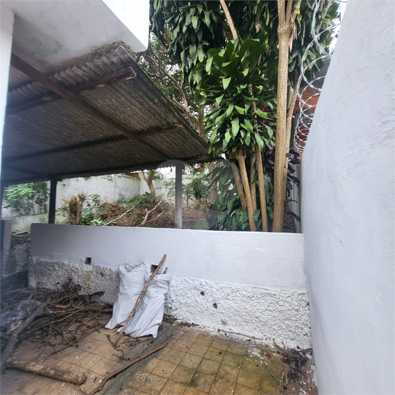 Casa sobrado a venda no Bairro Campo Grande.