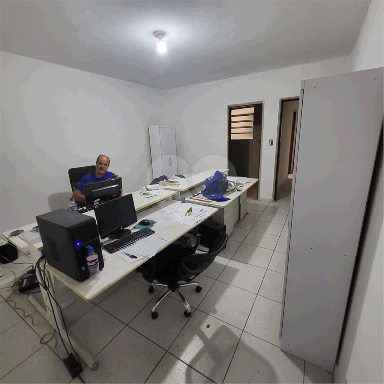 Casa sobrado a venda no Bairro Campo Grande.